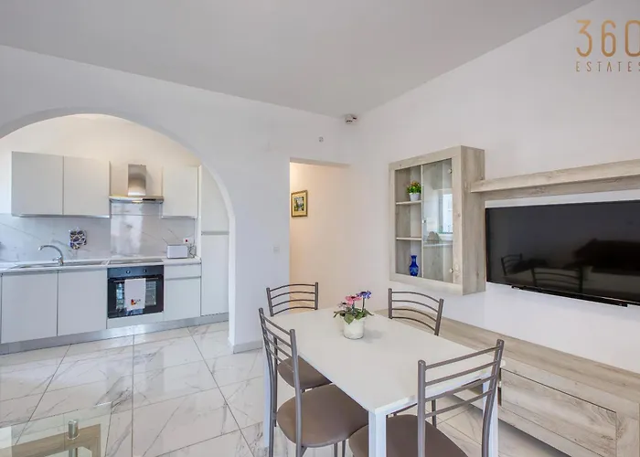 Apartman Sun, Sea & Comfort, Qawra With Stunning Views By 360 Estates *