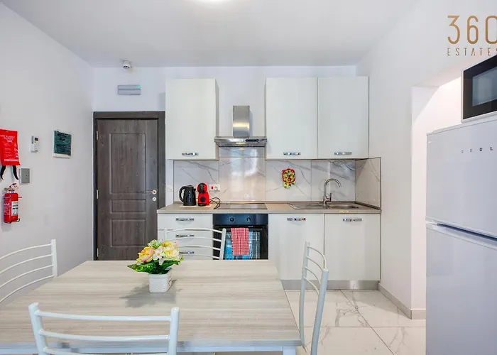 Sun, Sea & Comfort, Qawra With Stunning Views By 360 Estates